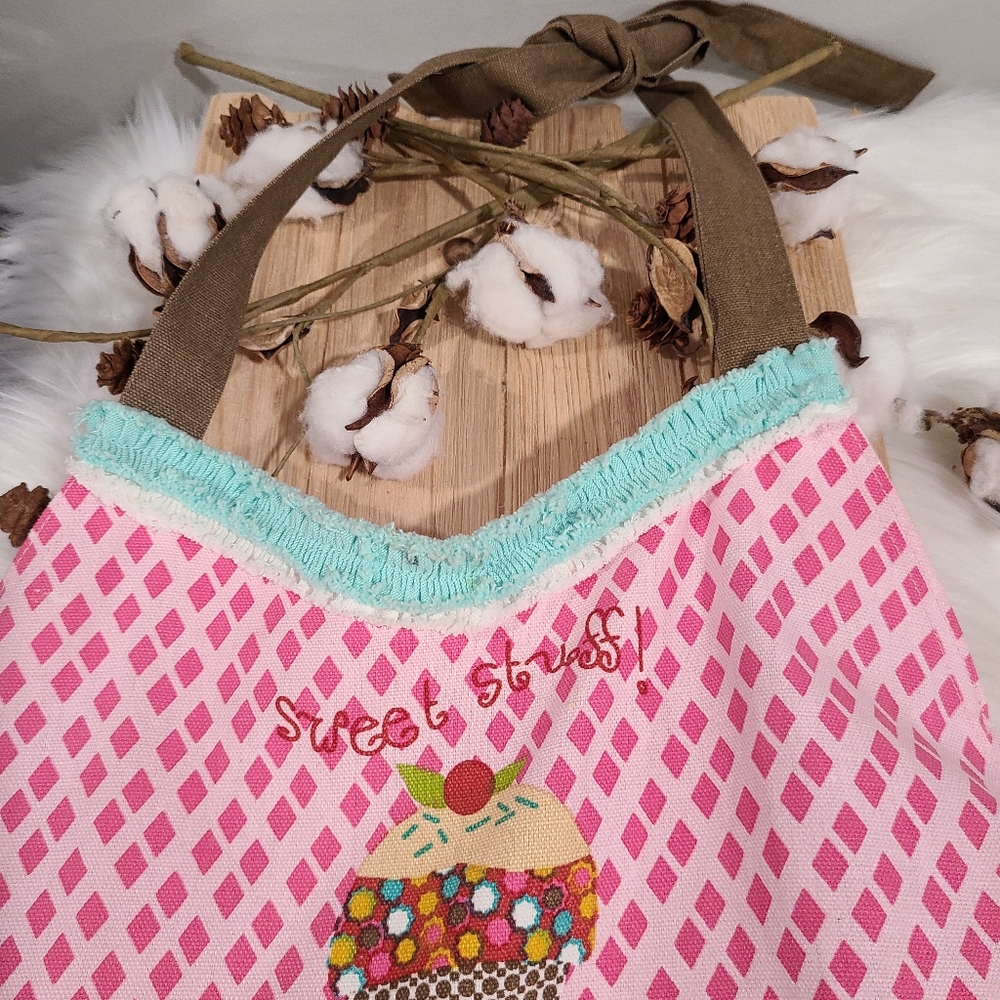 π§π§NEWπ§π§SUPER CUTE!! Sweet Stuff Cupcake Apron for young girl cookers π§π§ - Picture 16 of 16